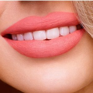 💄2/$40 Platinum Blonde-CharlotteTilbury Hollywood